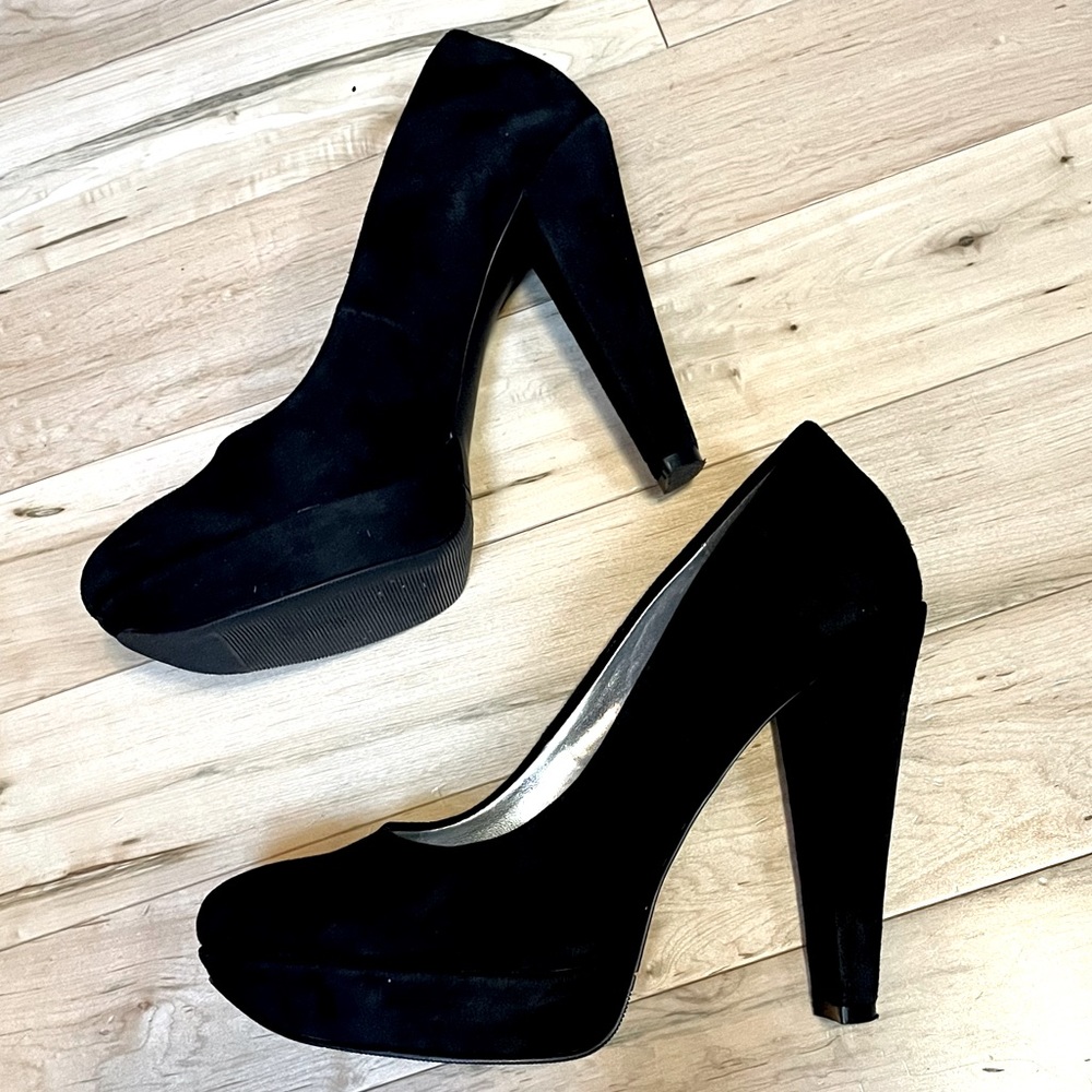 Calvin Klein’s Carley Platform Pump with Kick-Up Toe. Black Suede heels Size 7M